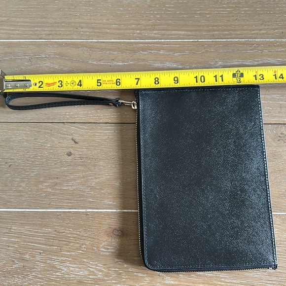 Barney New York, beautiful saffiano  leather clutch wristlet silver zipper - Picture 5 of 9